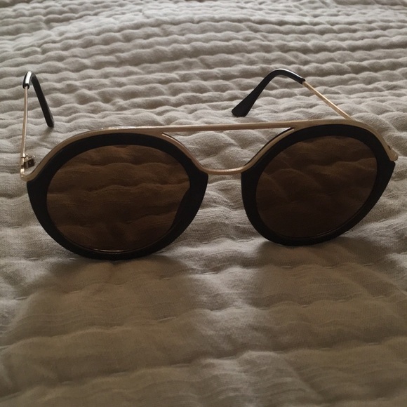 Brown and gold statement sunglasses - Picture 2 of 5